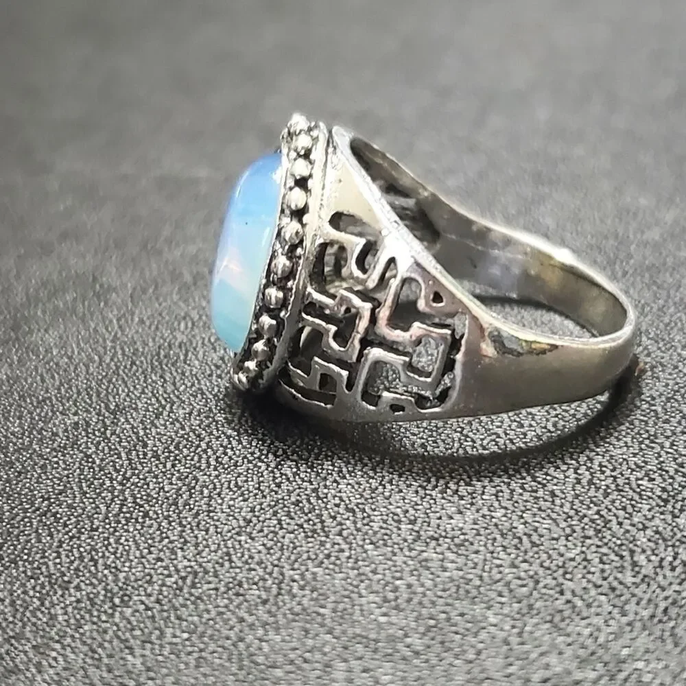 Silver tone ring with iridescent looking stone Size 10.75 - Picture 4 of 8